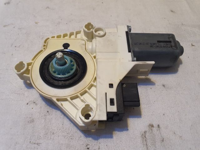 bontott AUDI A6 C6 Bal hátsó Ablakemelő Motor
