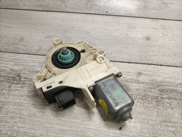 bontott AUDI A6 C6 Bal hátsó Ablakemelő Motor