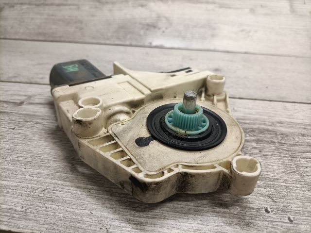 bontott AUDI A6 C6 Bal hátsó Ablakemelő Motor