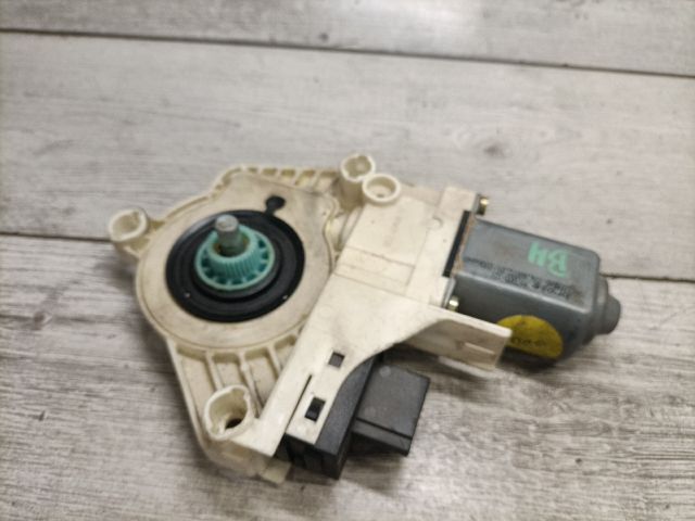 bontott AUDI A6 C6 Bal hátsó Ablakemelő Motor