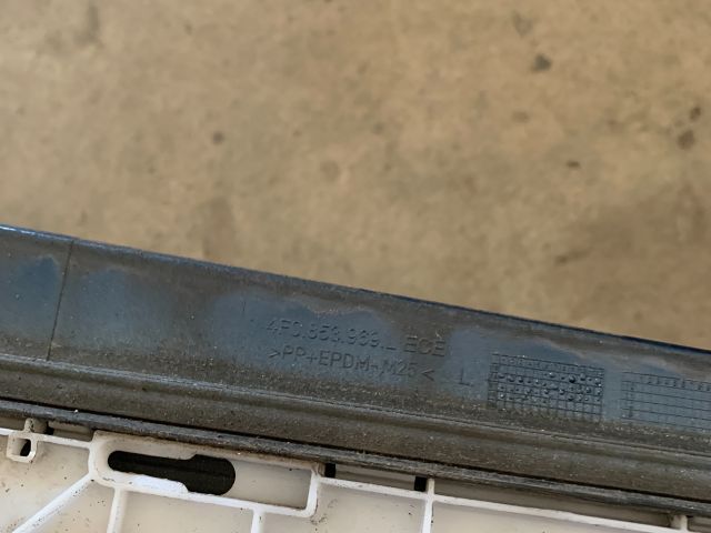 bontott AUDI A6 C6 Bal hátsó Ajtó Díszléc