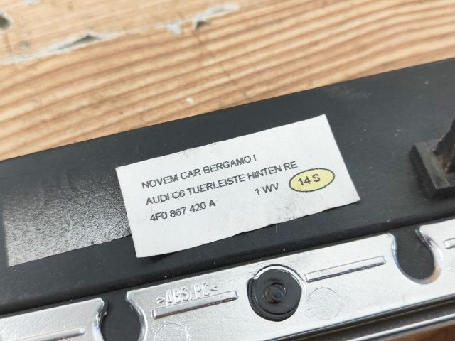 bontott AUDI A6 C6 Bal hátsó Ajtó Kárpit Díszléc