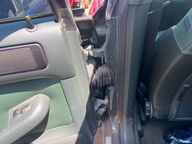 bontott AUDI A6 C6 Bal hátsó Ajtó (Üres lemez)