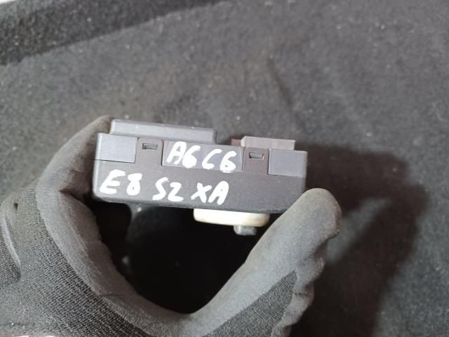 bontott AUDI A6 C6 Bal hátsó Ajtó Vezérlőegység