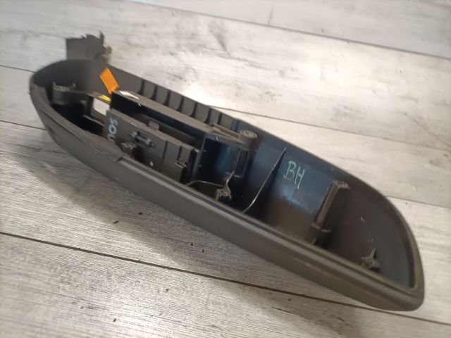 bontott AUDI A6 C6 Bal hátsó Ajtóbehúzó