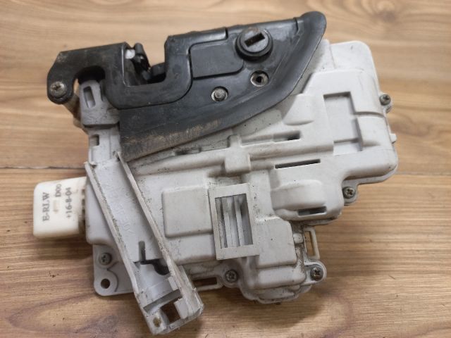 bontott AUDI A6 C6 Bal hátsó Ajtózár