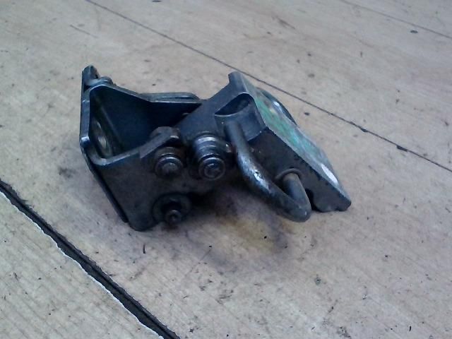 bontott AUDI A6 C6 Bal hátsó Alsó Zsanér