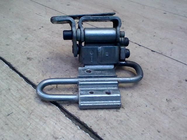 bontott AUDI A6 C6 Bal hátsó Alsó Zsanér