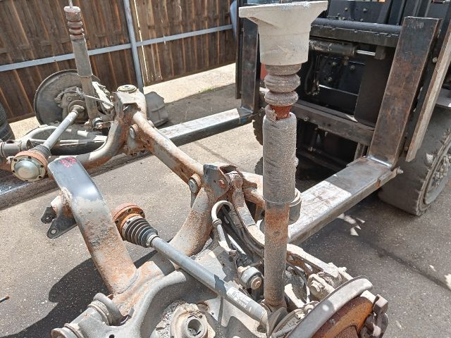 bontott AUDI A6 C6 Bal hátsó Csonkállvány Kerékaggyal