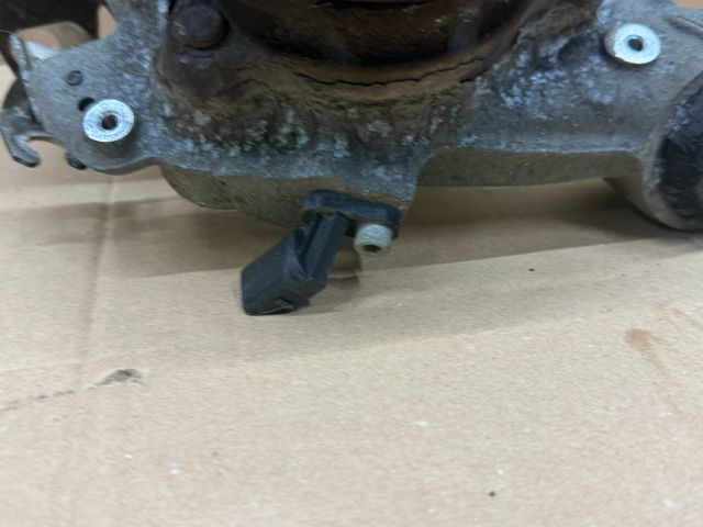 bontott AUDI A6 C6 Bal hátsó Csonkállvány Kerékaggyal