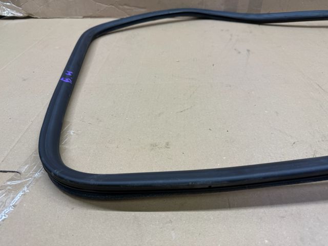 bontott AUDI A6 C6 Bal hátsó Gumikéder