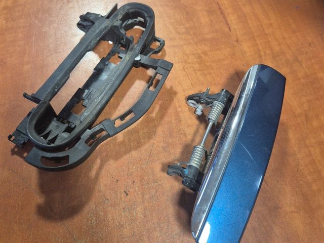 bontott AUDI A6 C6 Bal hátsó Külső Kilincs