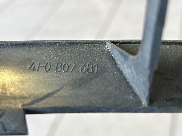 bontott AUDI A6 C6 Bal Ködlámpa Rács