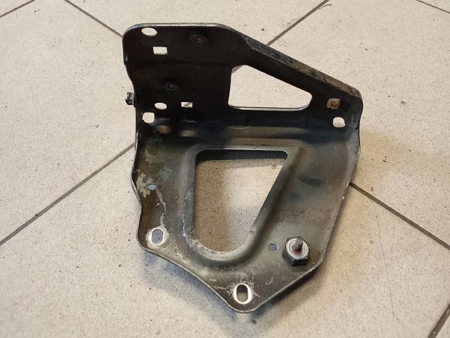 bontott AUDI A6 C6 Bal Sárvédő Oldaltartó