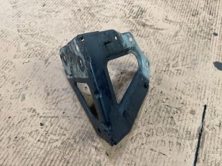 bontott AUDI A6 C6 Bal Sárvédő Oldaltartó