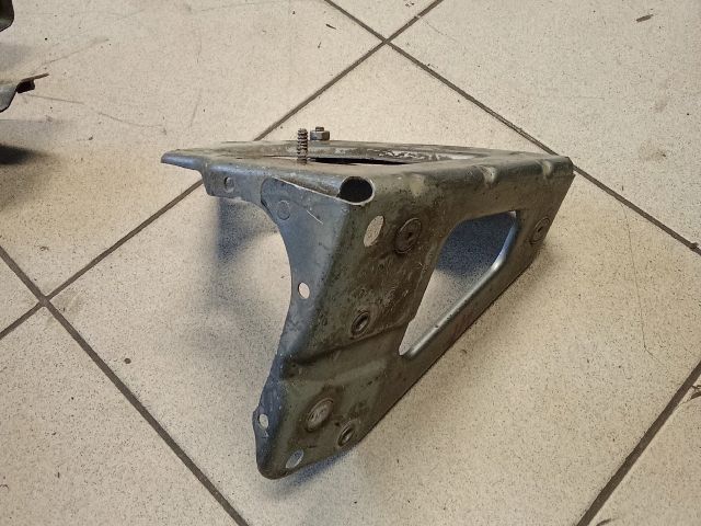 bontott AUDI A6 C6 Bal Sárvédő Oldaltartó