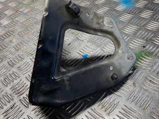 bontott AUDI A6 C6 Bal Sárvédő Oldaltartó