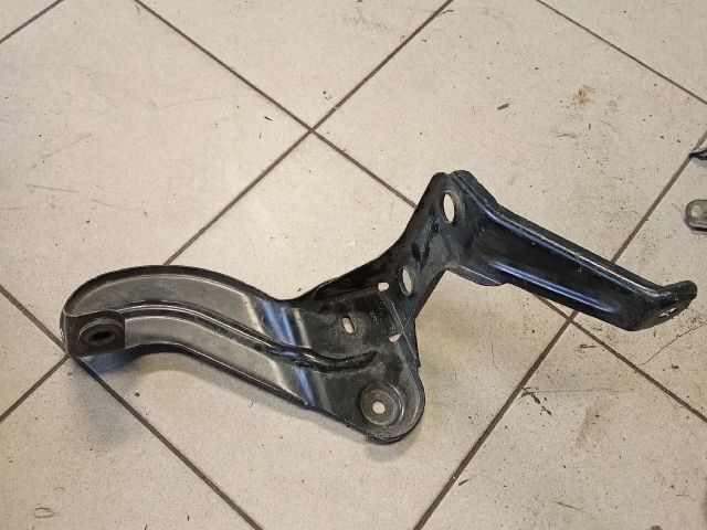 bontott AUDI A6 C6 Bal Sárvédő Oldaltartó