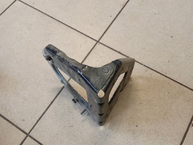 bontott AUDI A6 C6 Bal Sárvédő Oldaltartó