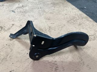 bontott AUDI A6 C6 Bal Sárvédő Oldaltartó