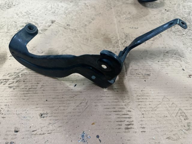 bontott AUDI A6 C6 Bal Sárvédő Oldaltartó