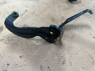 bontott AUDI A6 C6 Bal Sárvédő Oldaltartó