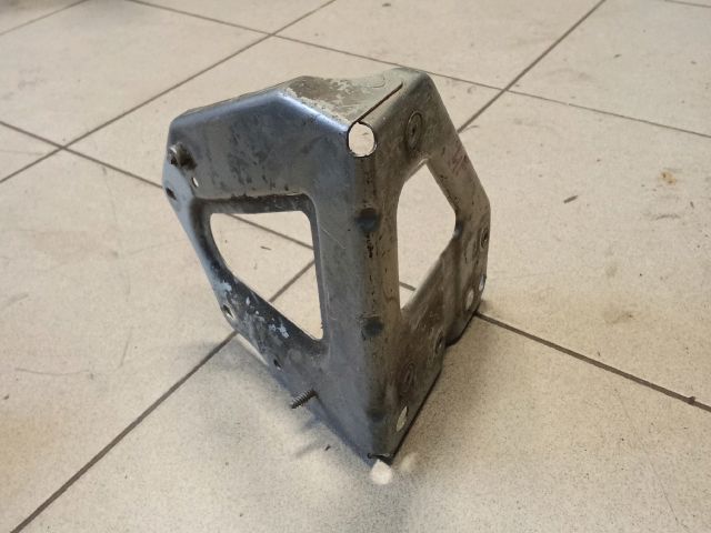 bontott AUDI A6 C6 Bal Sárvédő Oldaltartó