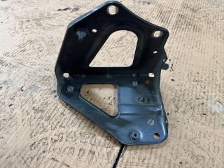 bontott AUDI A6 C6 Bal Sárvédő Oldaltartó