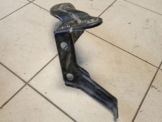 bontott AUDI A6 C6 Bal Sárvédő Oldaltartó