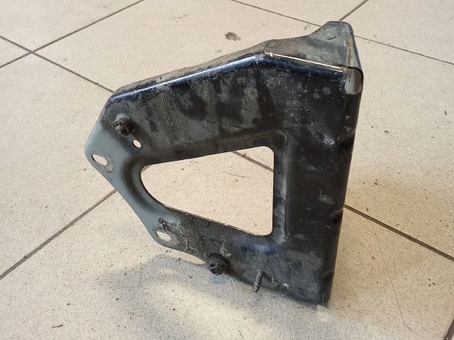 bontott AUDI A6 C6 Bal Sárvédő Oldaltartó