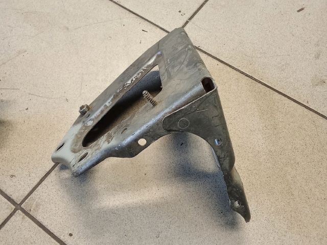 bontott AUDI A6 C6 Bal Sárvédő Oldaltartó