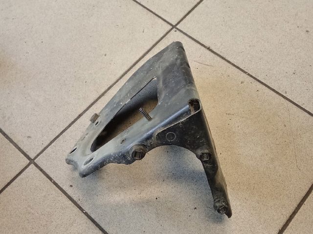 bontott AUDI A6 C6 Bal Sárvédő Oldaltartó