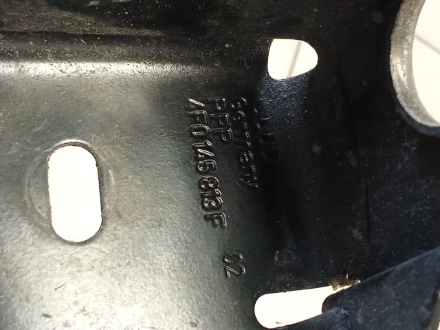 bontott AUDI A6 C6 Bal Sárvédő Oldaltartó