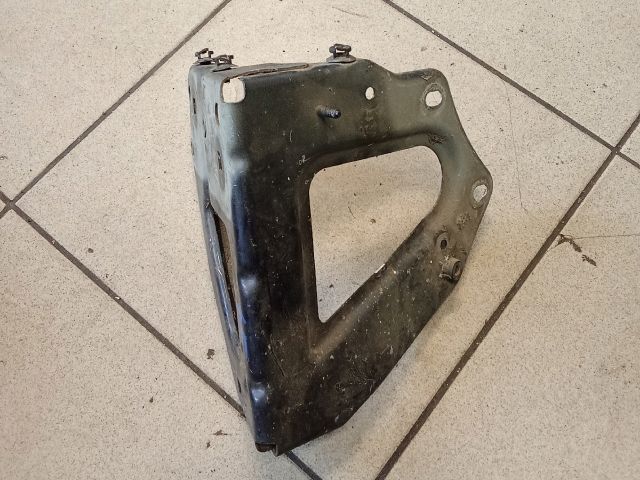 bontott AUDI A6 C6 Bal Sárvédő Oldaltartó