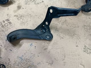 bontott AUDI A6 C6 Bal Sárvédő Oldaltartó