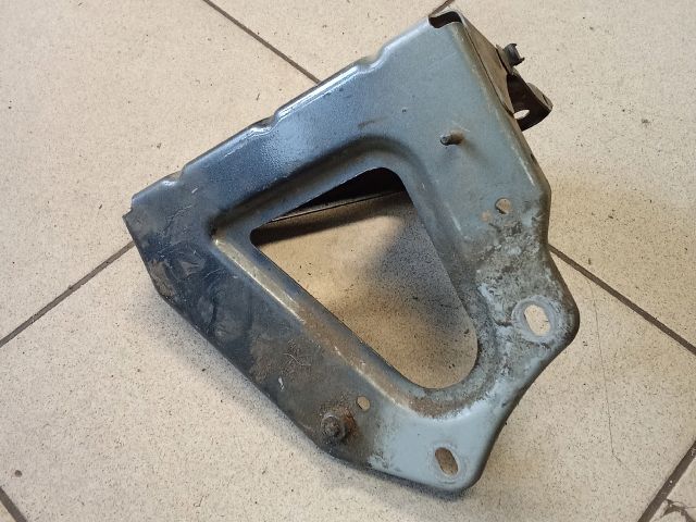 bontott AUDI A6 C6 Bal Sárvédő Oldaltartó