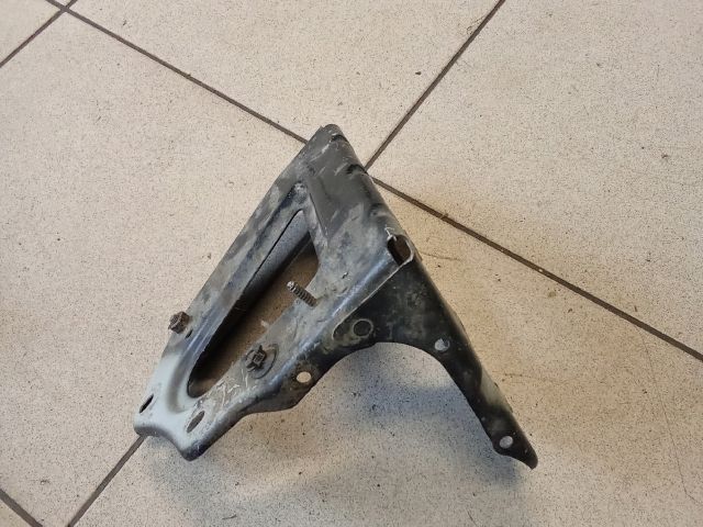 bontott AUDI A6 C6 Bal Sárvédő Oldaltartó