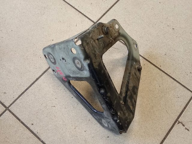 bontott AUDI A6 C6 Bal Sárvédő Oldaltartó