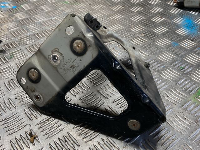 bontott AUDI A6 C6 Bal Sárvédő Oldaltartó