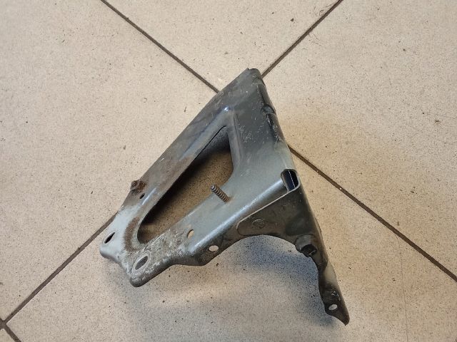 bontott AUDI A6 C6 Bal Sárvédő Oldaltartó