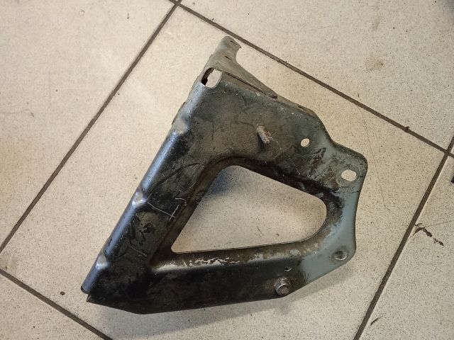 bontott AUDI A6 C6 Bal Sárvédő Oldaltartó