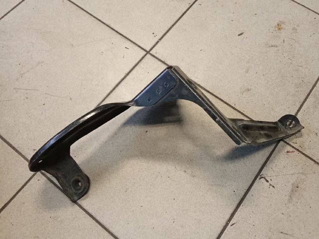 bontott AUDI A6 C6 Bal Sárvédő Oldaltartó