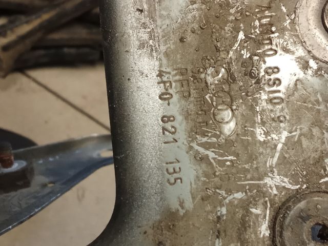 bontott AUDI A6 C6 Bal Sárvédő Oldaltartó