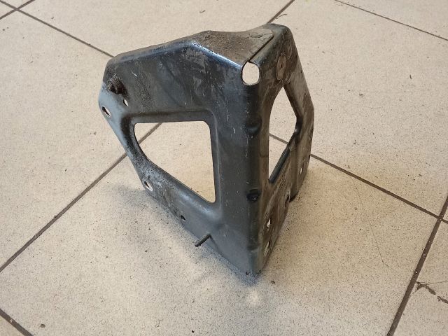 bontott AUDI A6 C6 Bal Sárvédő Oldaltartó