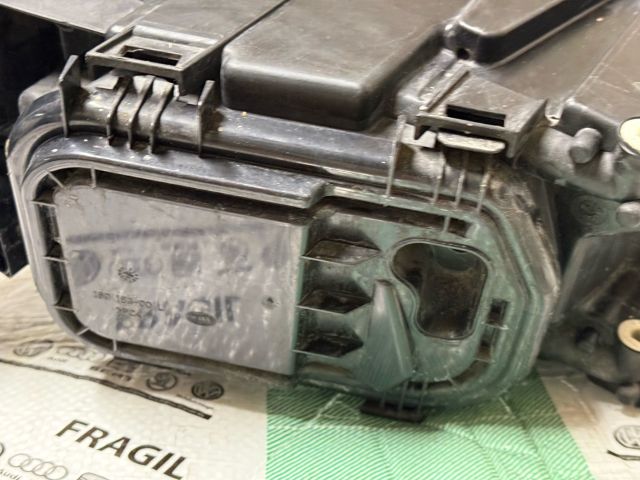 bontott AUDI A6 C6 Bal Xenon Fényszóró