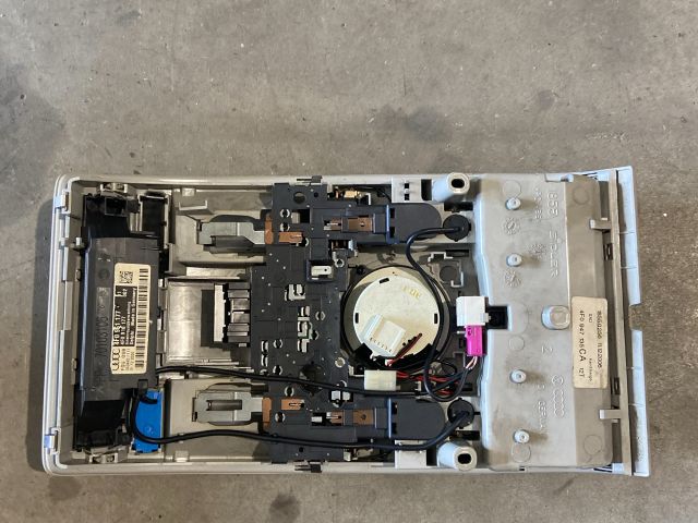 bontott AUDI A6 C6 Beltér Világítás Első