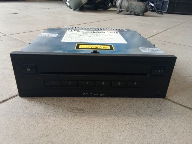 bontott AUDI A6 C6 CD / DVD Tár