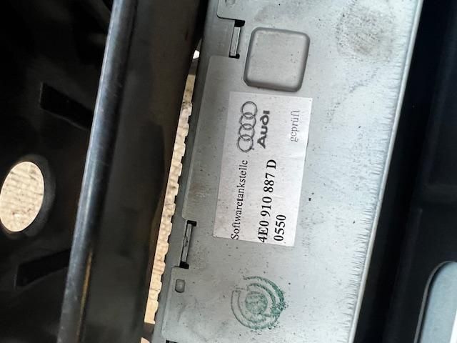 bontott AUDI A6 C6 CD / DVD Tár