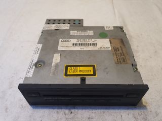 bontott AUDI A6 C6 CD / DVD Tár