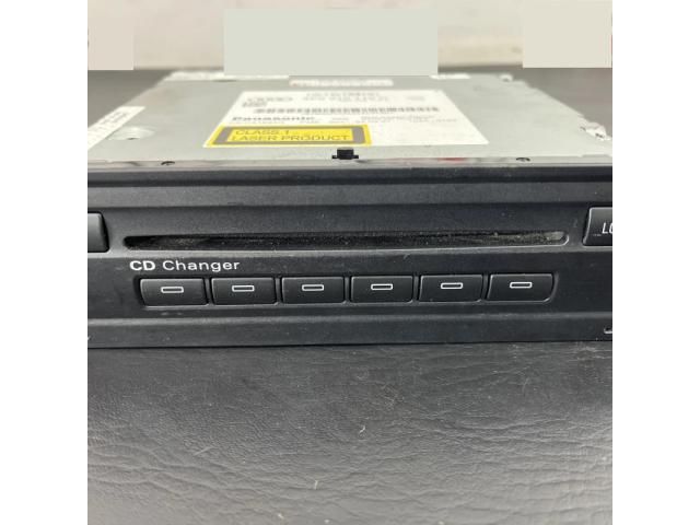 bontott AUDI A6 C6 CD / DVD Tár